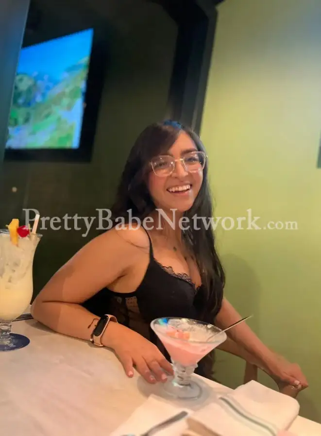 Cute Mumbai College Escort Girl Khushi to Be Your Dating Companion